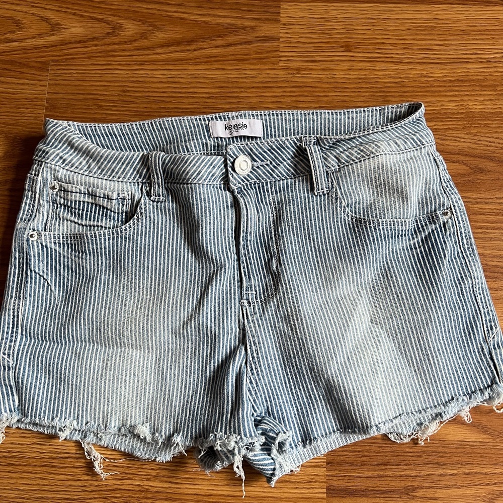KENSIE  jeans size 2/26 good condition